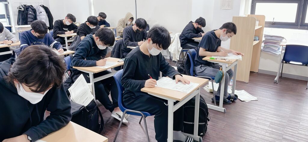 대치동 재수학원 강안교육 실전 모의고사 훈련
